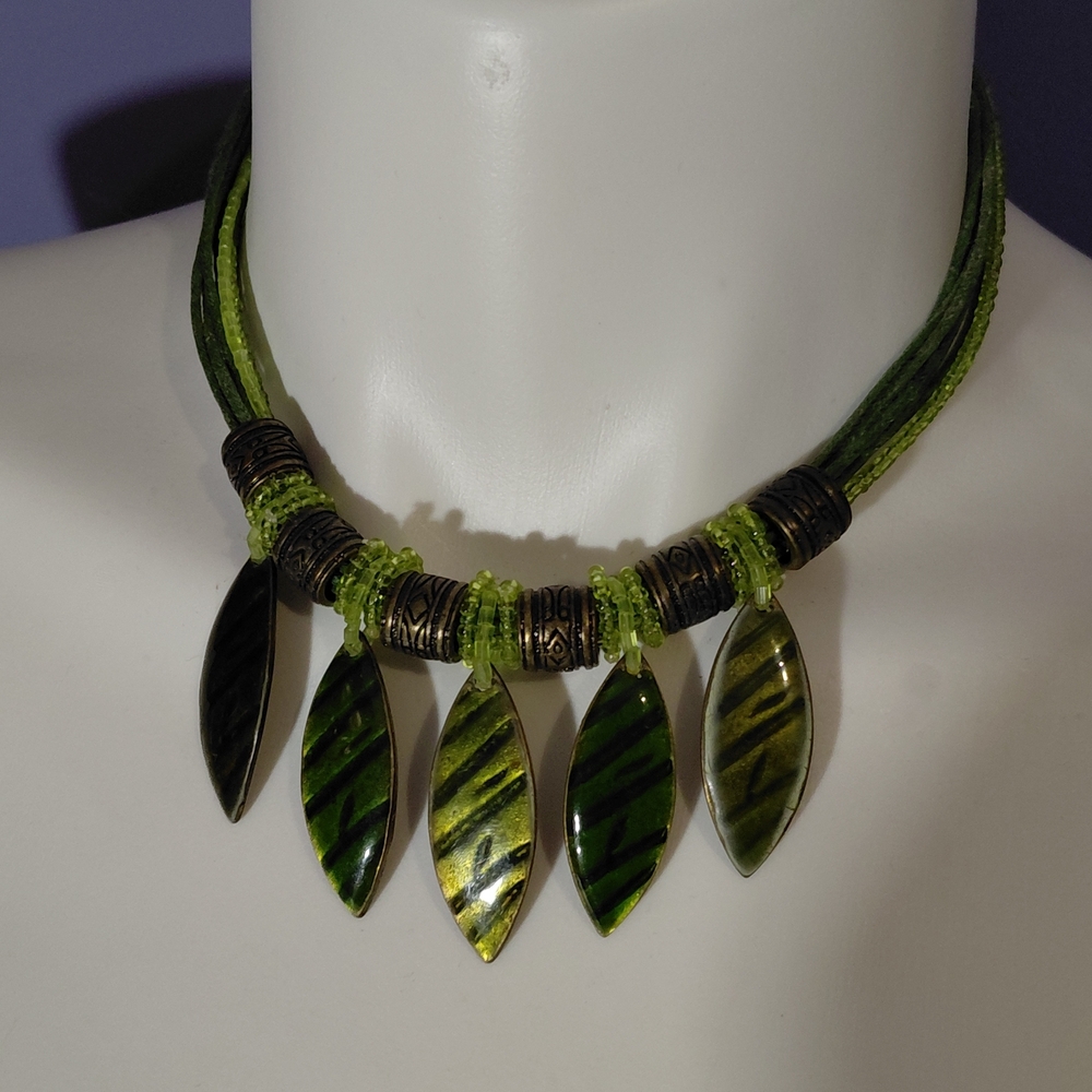 Vintage Moroccan Leaf Pendant Choker Necklace